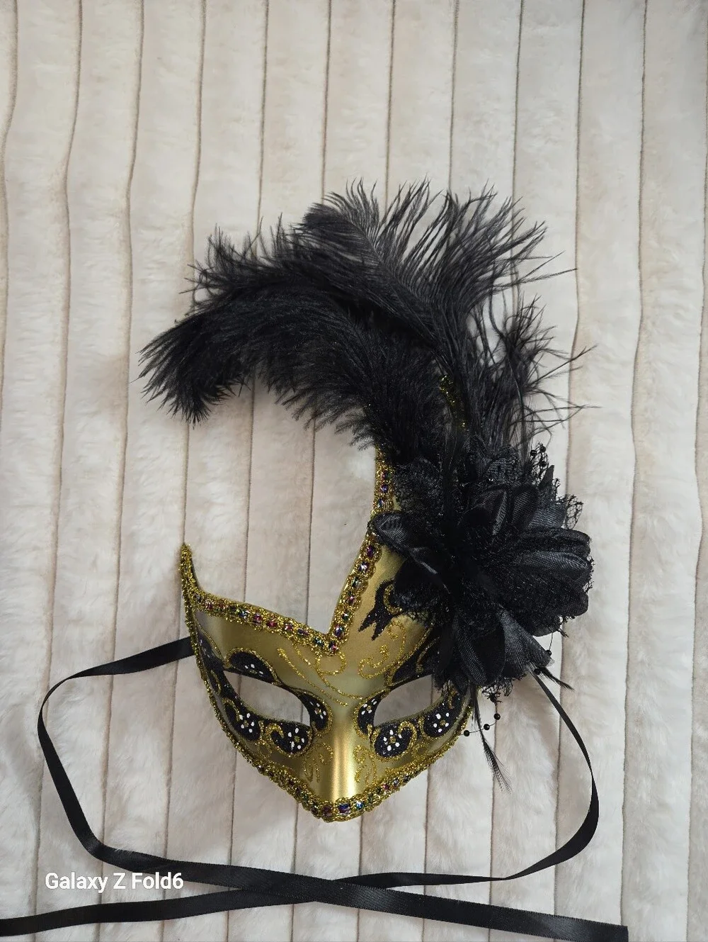 Elegant Gold & Black Masquerade Mask with Black Feather Plumes